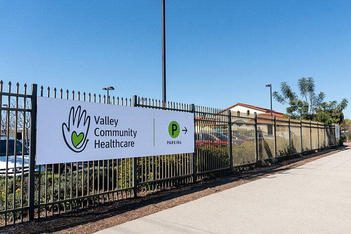 Valley Community Healthcare - Vehicular Wayfinding